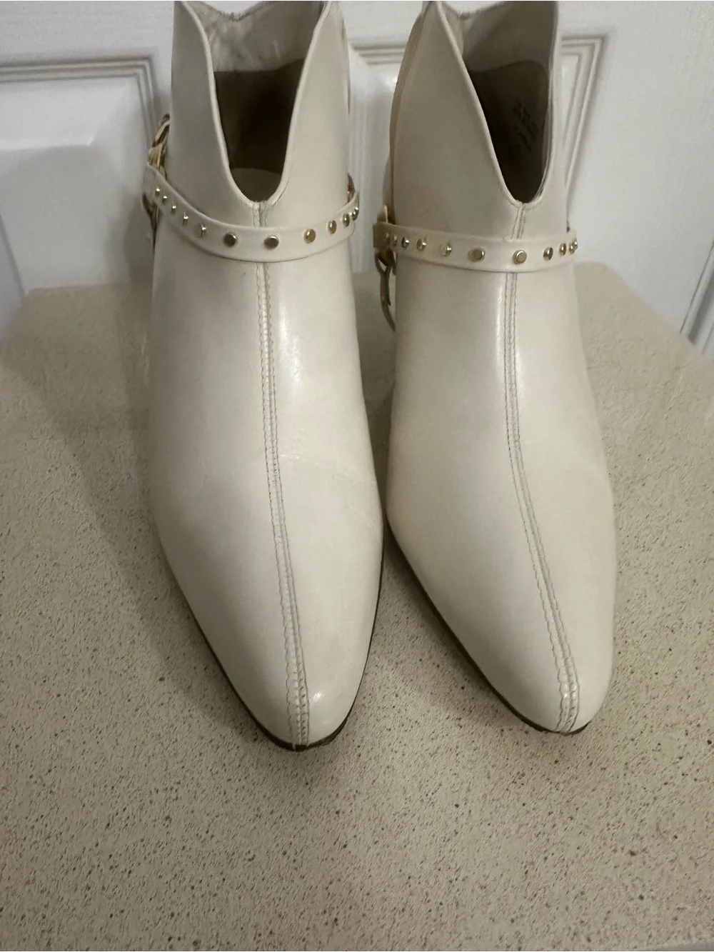 Nine West White Leather Pointed-Toe Ankle Booties – Size 9